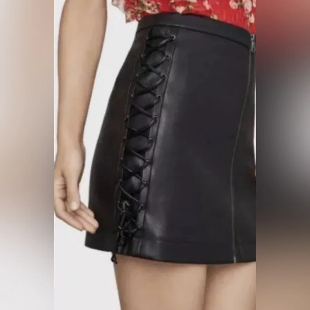 BCBG MAXAZRIA BLACK FAUX LEATHER SIDE LACE UP MINI SKIRT‎ SZ SMALL Y2K